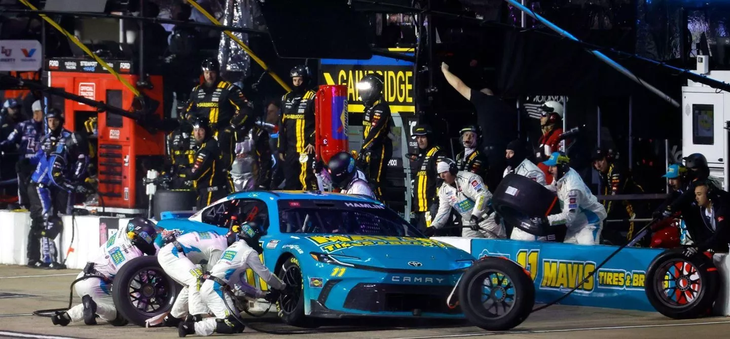 Denny Hamlin stops for fuel and tyres. JGHPI estimates that NASCAR pitstops are 10 times more impactful than F1 pitstops.
