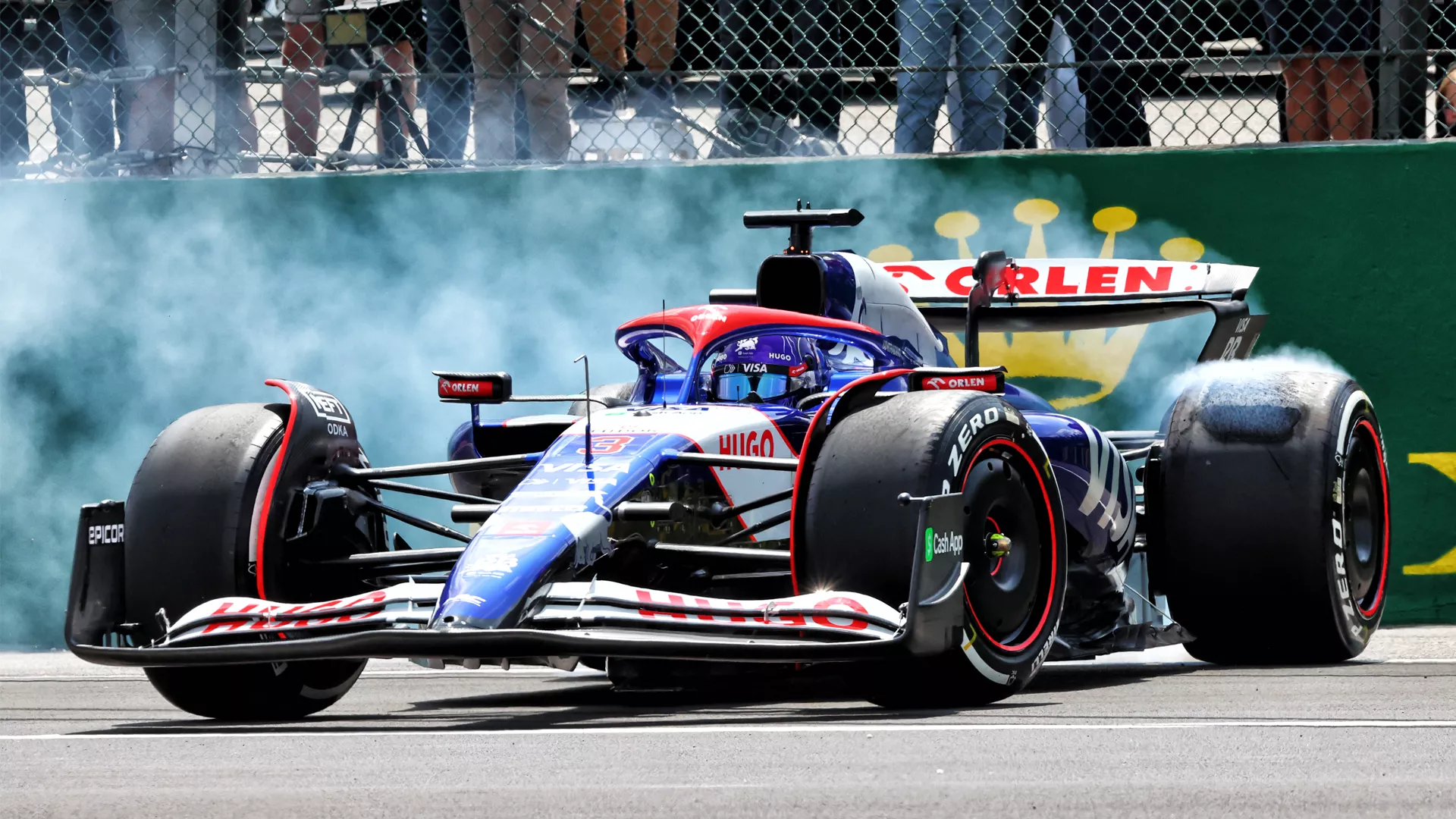 Daniel Ricciardo locking up