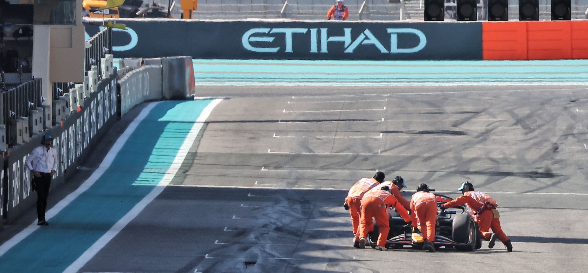 Isack Hadjar stalls his car on the grid of the final F2 race of 2024