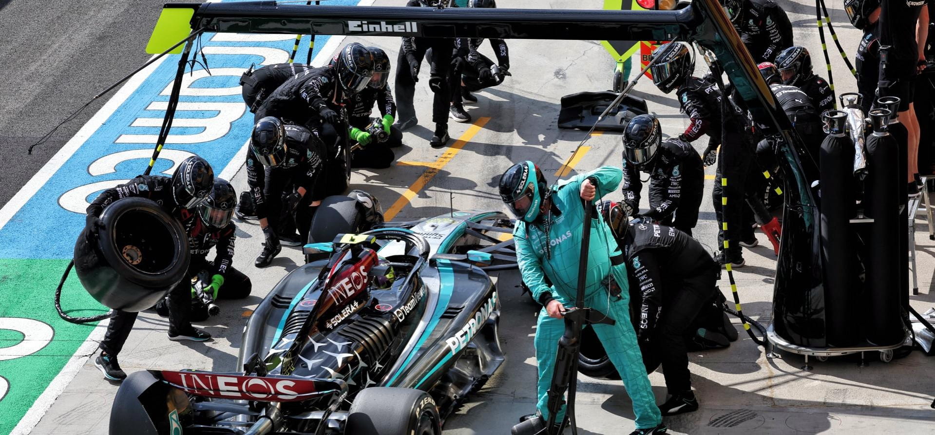 Lewis Hamilton pitstop F1 2024