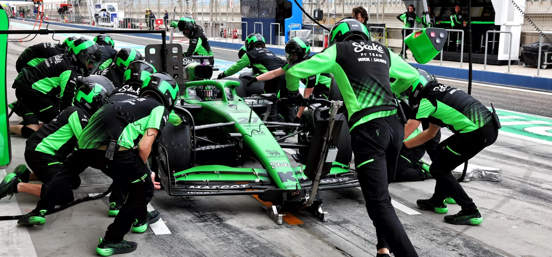Sauber practising a pitstop during 2025 F1 pre-season testing