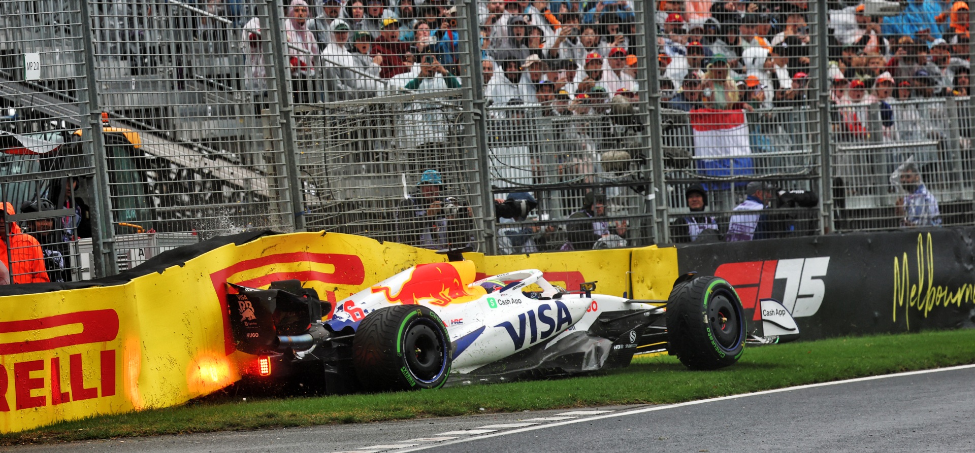 Isack Hadjar crashes his Racing Bulls car at the 2025 Australian Grand Prix