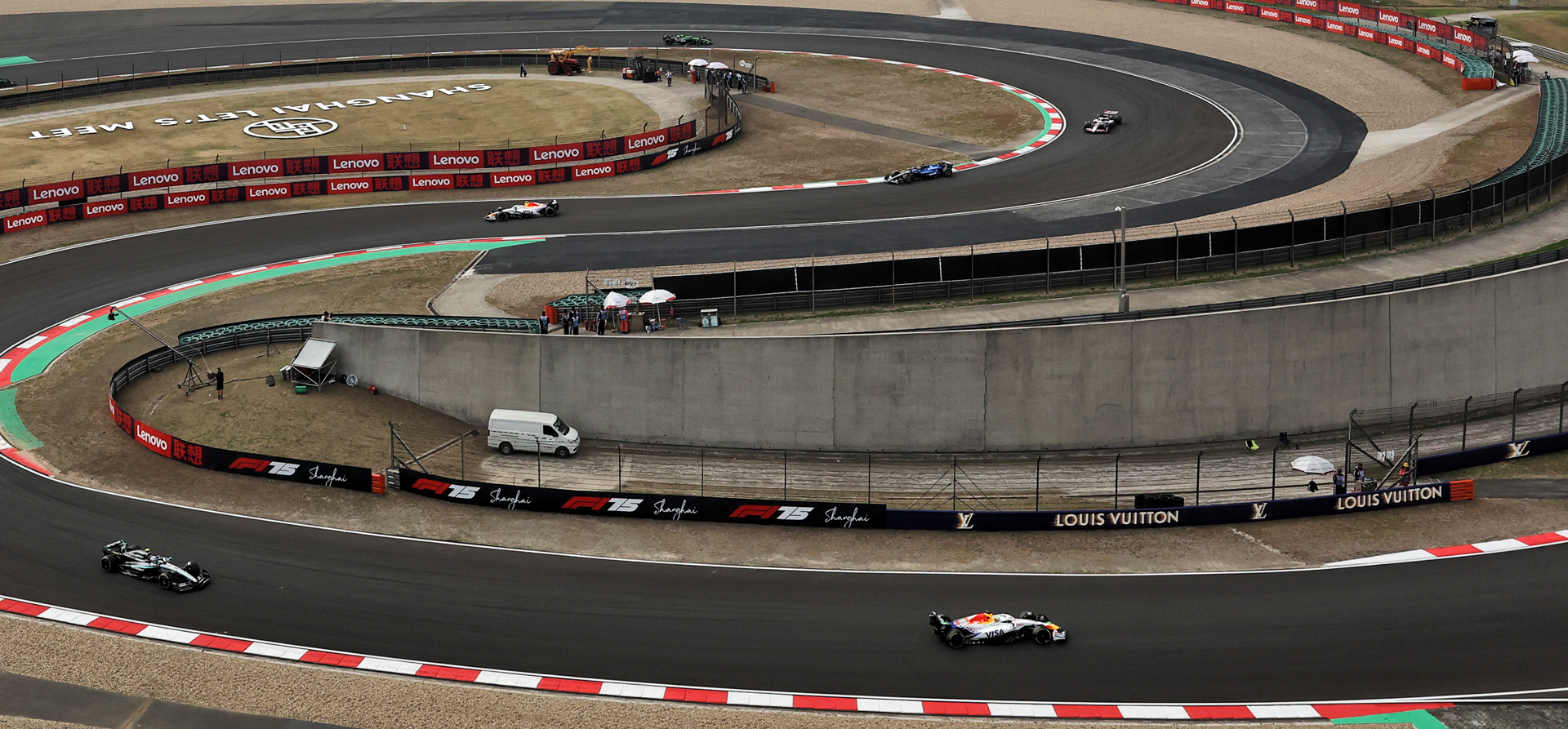 F1 cars 2025 China 