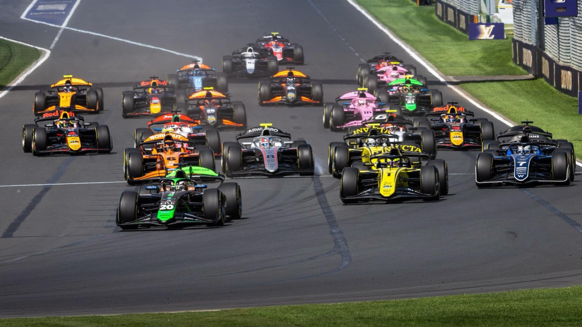F2 sprint race start 2025 Australia