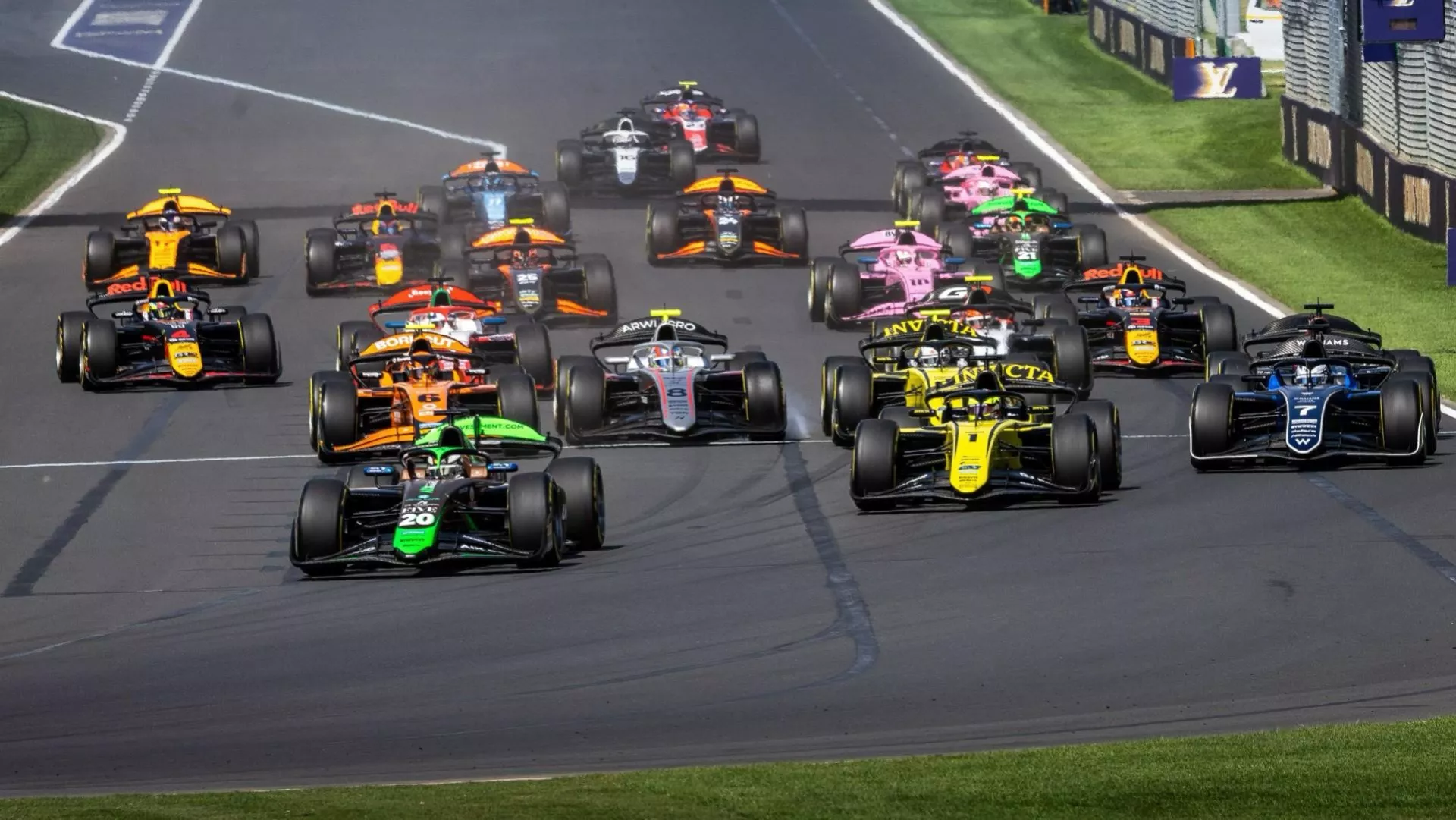 F2 sprint race start 2025 Australia