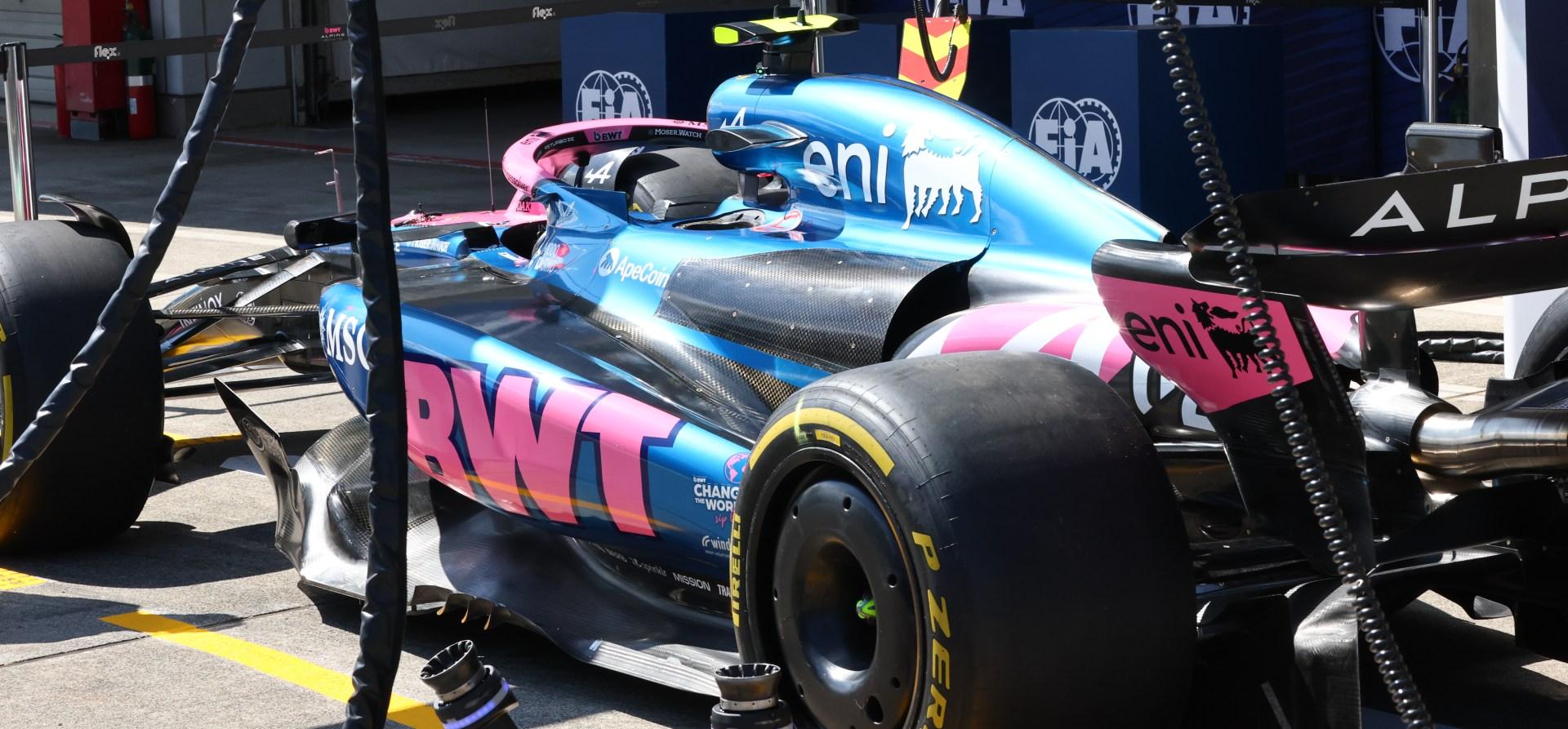 Alpine’s F1 car with long cooling cannons on the side of its engine cover.