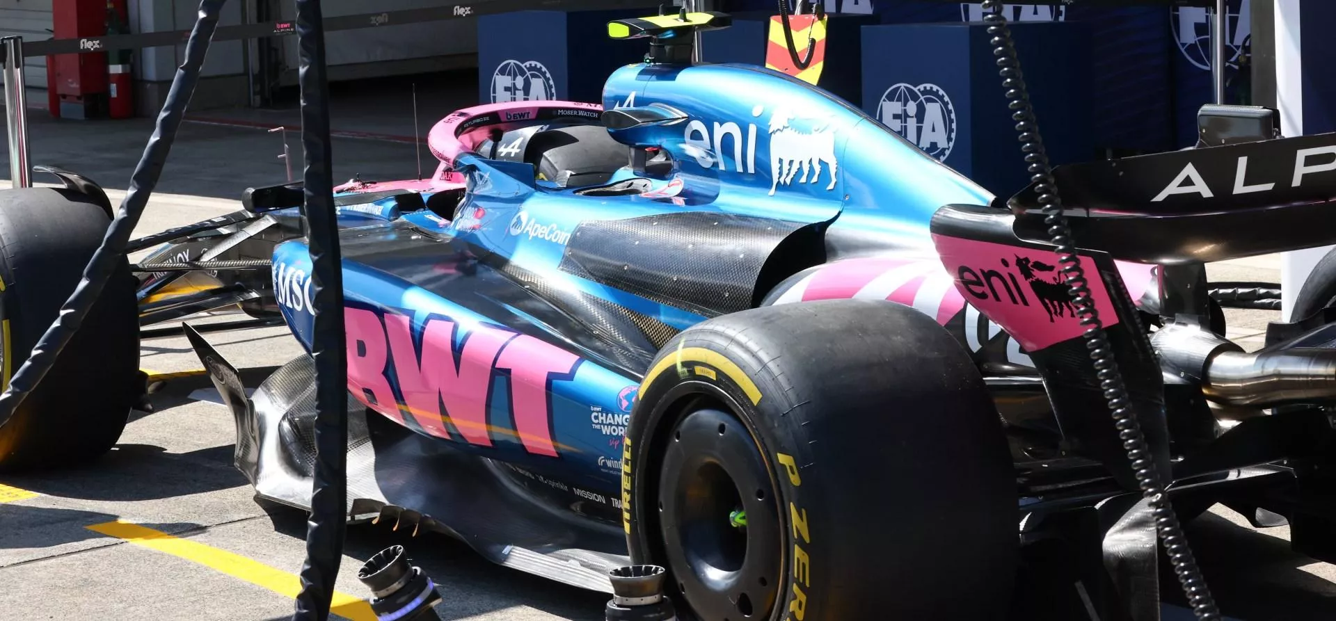 Alpine’s F1 car with long cooling cannons on the side of its engine cover.