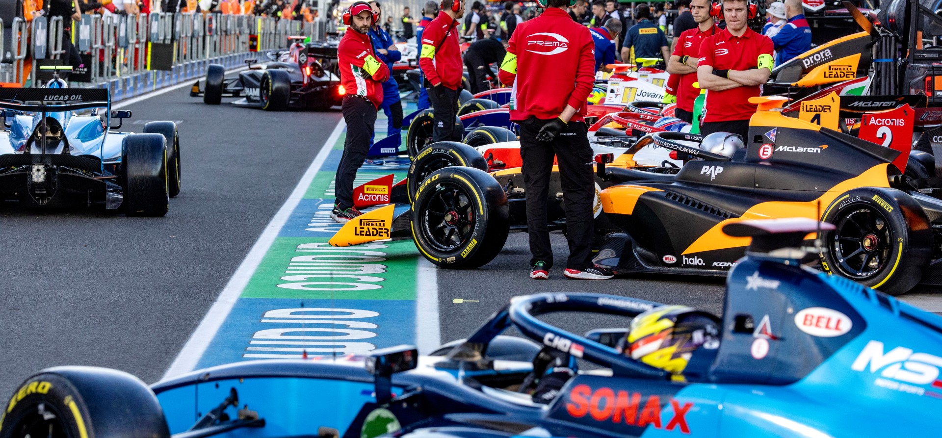 F2 cars in pitlane