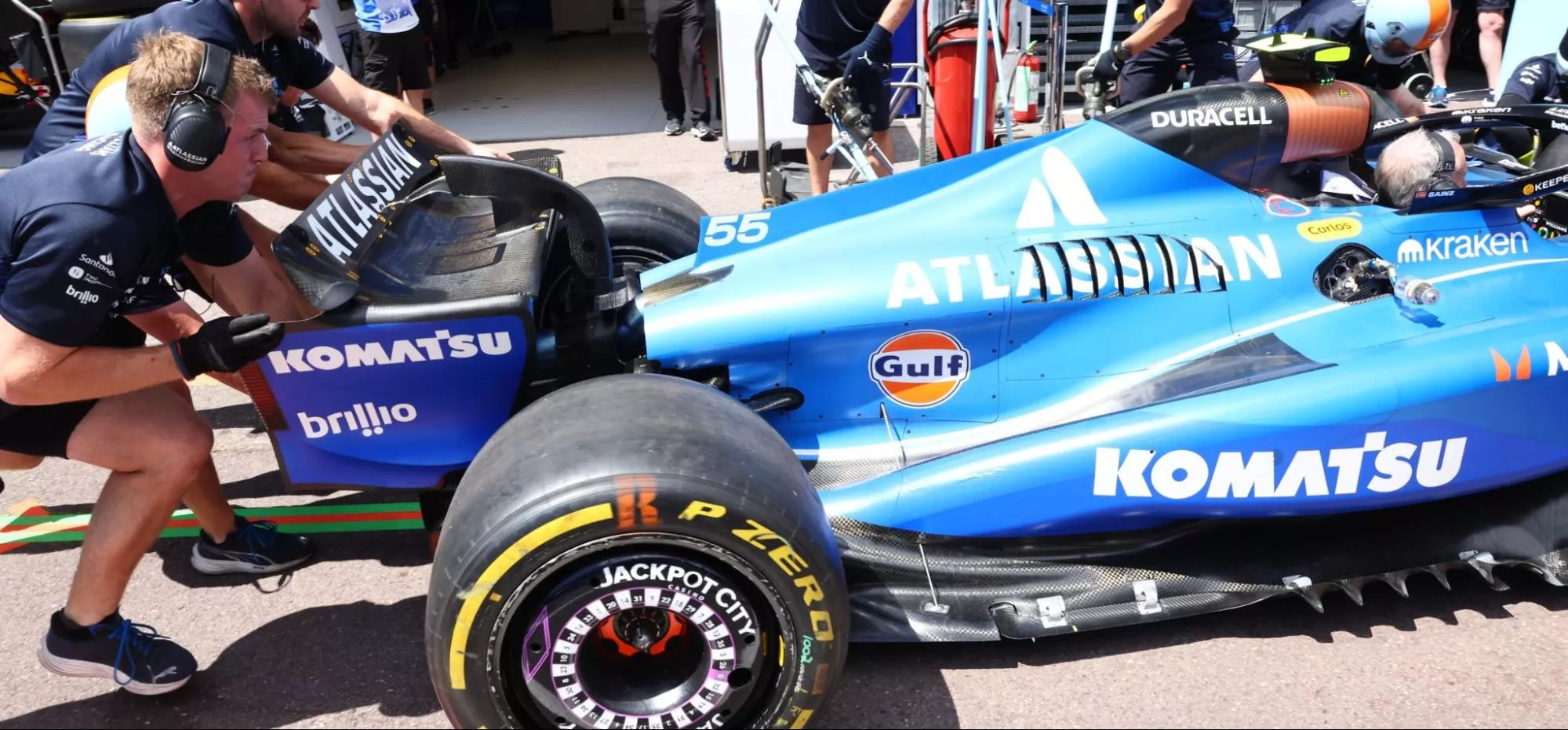Williams engineers pushing their F1 car