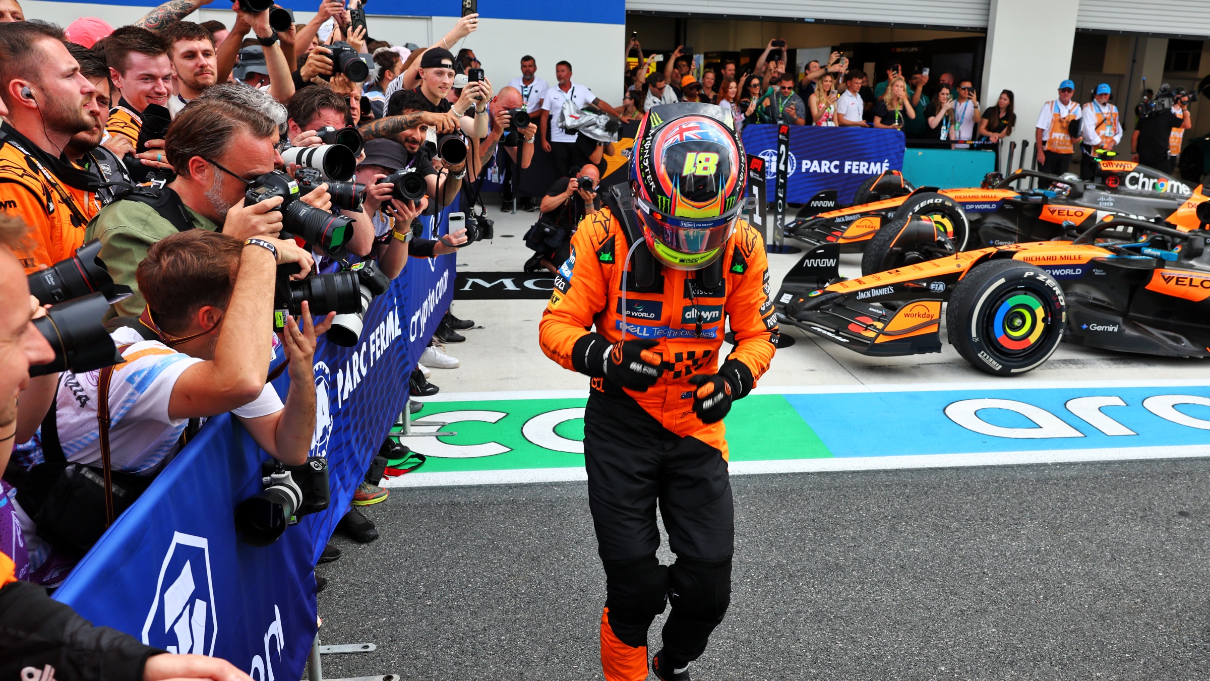 Piastri celebrates his 2025 Miami F1 Grand Prix win with a griddy