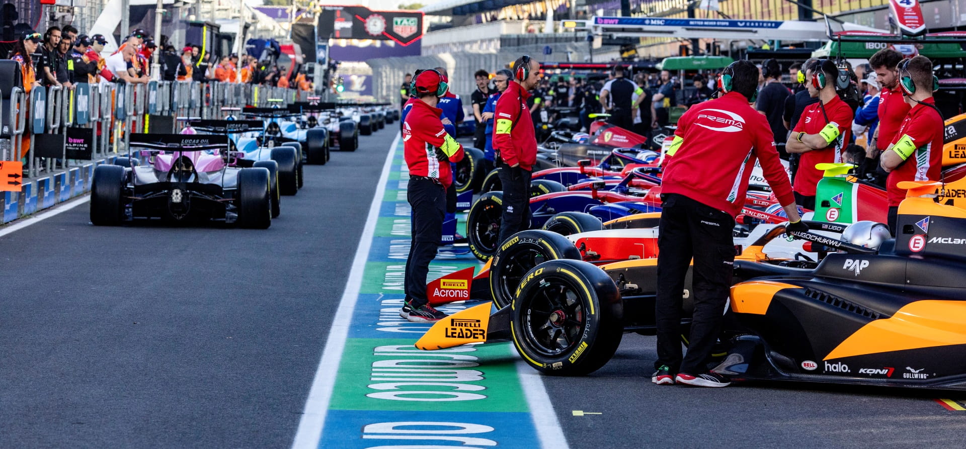 F3 cars in pitlane
