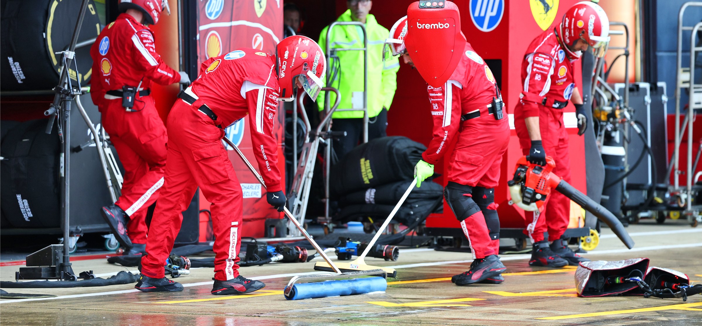 Sweeping ppitbox at 2025 British GP