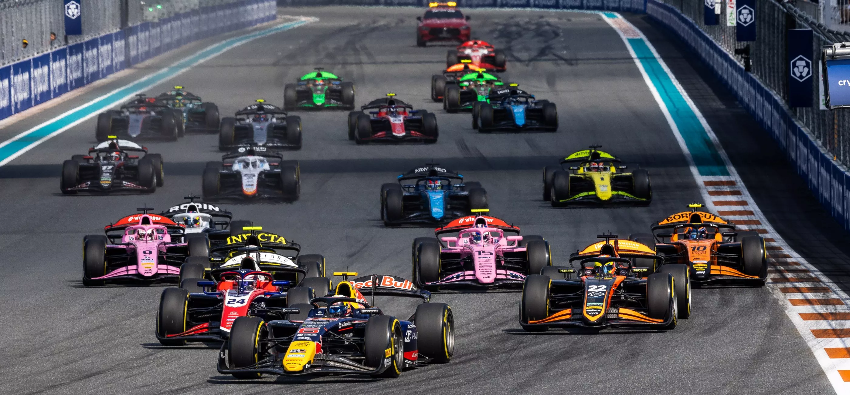 Nikola Tsolov (BGR) Campos Racing leads at the start of the Sprint Race, Miami
